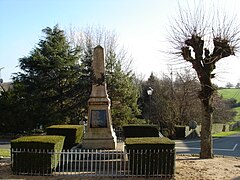 Le monument aux morts en 2012.