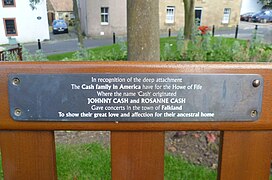 Cash bench plaque, Falkland, Fife.JPG