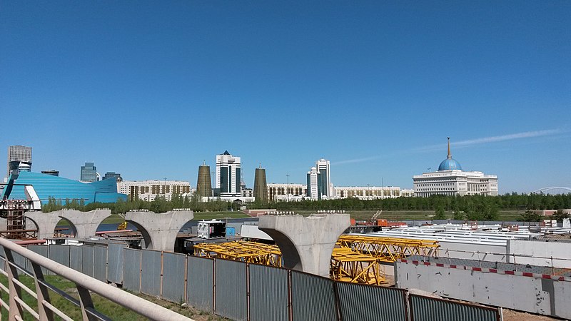 File:Construction of the bridge in Nur-Sultan 1.jpg