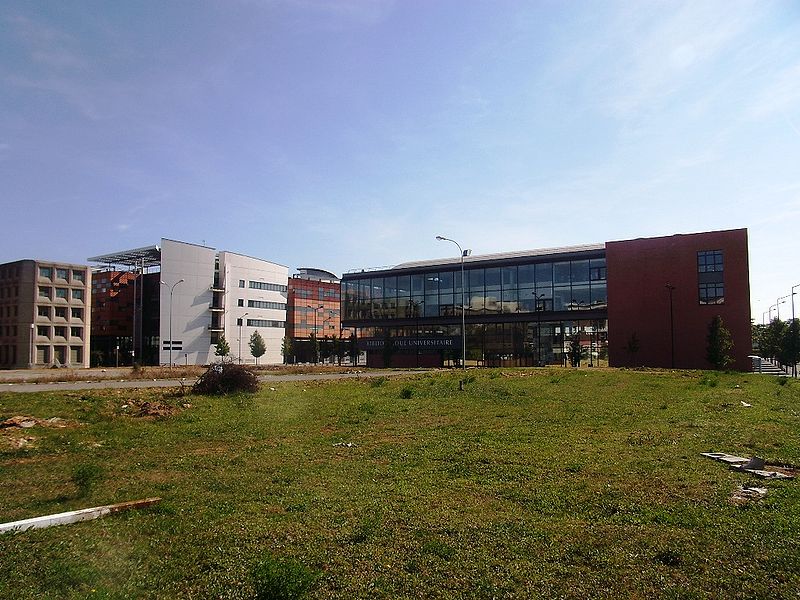 File:EvryUniversité.JPG