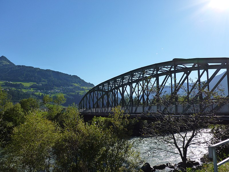 File:Eisenbahnbrücke über den Ziller.JPG