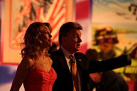 Vanna White and Pat Sajak, 2006.jpg