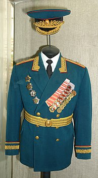 Paraduniform för generalitetet modell 1969.