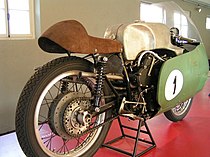 De Moto Guzzi V8 was in 1955 nog in zijn testfase