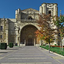 Entrada a la iglesia