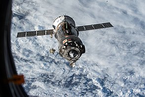 Sojuz TMA-15M lähdössä ISS-avaruusasemalta.