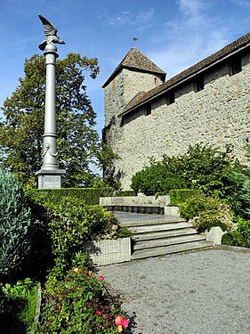 Der Pulverturm, links die polnische Freiheitssäule