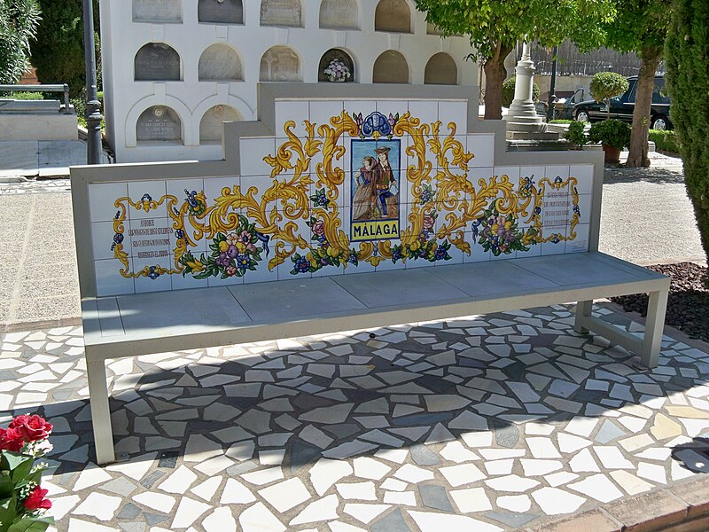 File:Replica of a Commemorative Bench to the Park of Malaga 02.jpg