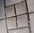 English: Stolperstein ("stumbling block"), of Artist Gunter Demnig, in memoriam Nazi victims who lived in everybody's neighbourhood Deutsch: Stolperstein des Künstlers Gunther Demnig