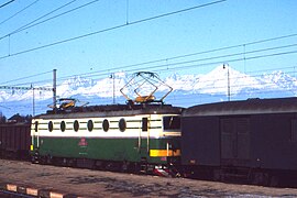 The Tatra Mountains from Poprad station with ČSD 140 083-7, Slovakia March 1993.jpg