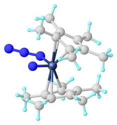 Struktuur van (η3-C5Me5)2Mo(N)(N3)