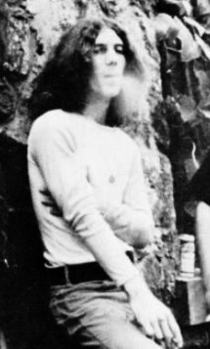 Bob_Burns_Lynyrd_Skynyrd_(1973)_(cropped).png