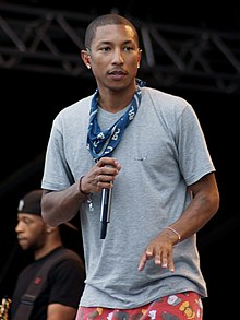 Pharrell Williams tampil bersama N.E.R.D di Pori Jazz 2010.