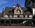 Hotel Krone te Assmannshausen met in de gevel een borstbeeld van de dichter, zetel van het Freiligrath-Museum