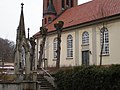 Monument voor Heinrich von Quintus-Icilius achter deze kerk