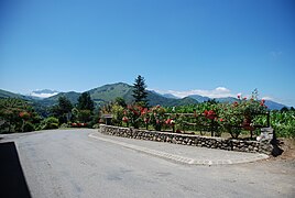 Vue depuis l'entrée du village