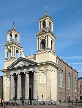 De Mozes en Aäronkerk aan het Waterlooplein.