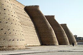 Le mur d'enceinte de la citadelle Ark.