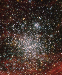 NGC 1850 — расеано ѕвездено јато во соѕвездието Златна Рипка Фотографија од вселенскиот телескоп Хабл