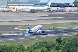 Indigo A320 touch down