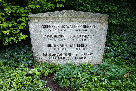 Grave and tombstone of Walther Nernst at the historic city cemetery (Stadtfriedhof) in Göttingen, Germany.