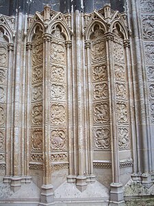 Sculpted medallions in the embrasures of the Portail des Librairies (north side)