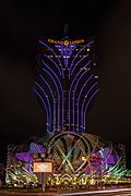 Vue du casino Grand Lisboa, la nuit.