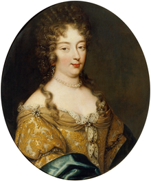 Bust portrait of a younger middle-aged woman. She has her greyish-blonde, possibly powdered, hair curled up on top of her hair, with pearls braided into it. She has a high forehead and long, narrow, brown eyes. She has a slight double chin, small, red lips, a long, prominent nose. She is wearing pearls around her neck. Her gown is made of a heavy, silvery-white material, mebroidered with golden floral motifs. It also has some lace at its low neckline and a small broche with pearls.