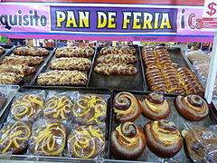 Variedad de pan dulce preparado para el día de muertos.