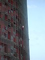 Alain Robert escalando a Torre Agbar o 9 de outubro de 2007