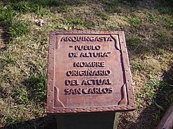 Uno de los carteles en la plaza de San Carlos