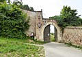 Entrée dans l'enceinte du château