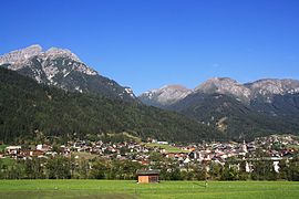 Das Dorf vor der Machreisenspitze in den Kalkkögel und der Saile mit Nederjoch