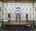 Scheinarchitektur: Skene im Teatro Olimpico (Vicenza), Andrea Palladio, erbaut 1580–1585.