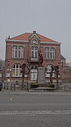 The town hall in Lécluse