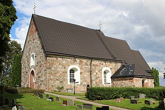 Kyrkan från sydväst.