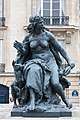 Statue L'Océanie par Mathurin Moreau, devant le musée d'Orsay.