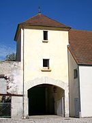 Le colombier-porche de l'ancienne ferme de Coulanges, 24 rue de Paris.