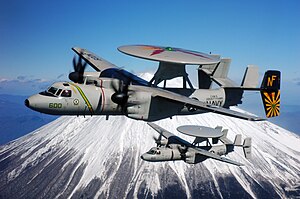 Grumman E-2C „Hawkeye“ des „Carrier Air Wing Five“