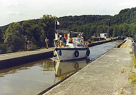 Kanaalbrug te Flavigny