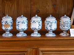 Pots à pharmacie.