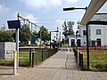 Achteringang van het station