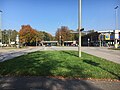 Saarlandstraße, Blick in Richtung City Nord, mittig die Bahn-Brücke der Linie U 3, direkt links anschließend der Bahnhof Saarlandstraße