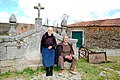 Um casal trasmontano na aldeia de Caçarelhos