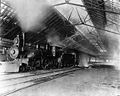 Un train dans la gare en 1890.