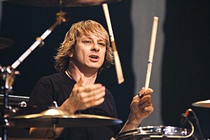 Ray Luzier při koncertě s Korn v São Paulu roku 2010