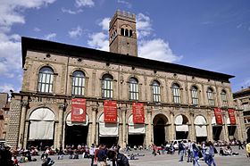 Palazzo del Podestà met de Torre dell'Arengo