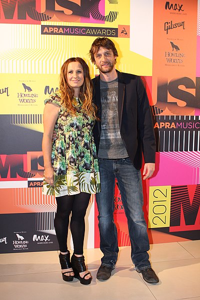 File:Kasey Chambers, Shane Nicholson (7286208698).jpg