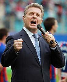 Lev Leshchenko singing, 2012.jpg