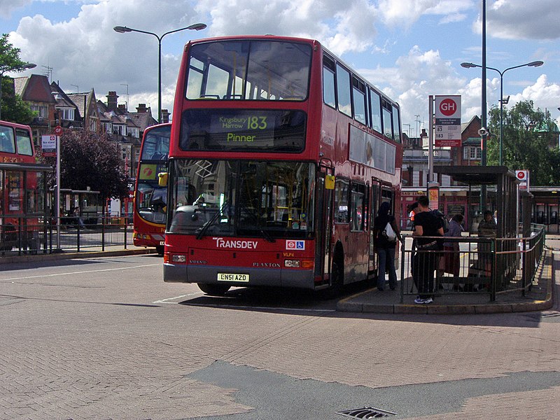 File:London Buses route 183 golders green.jpg